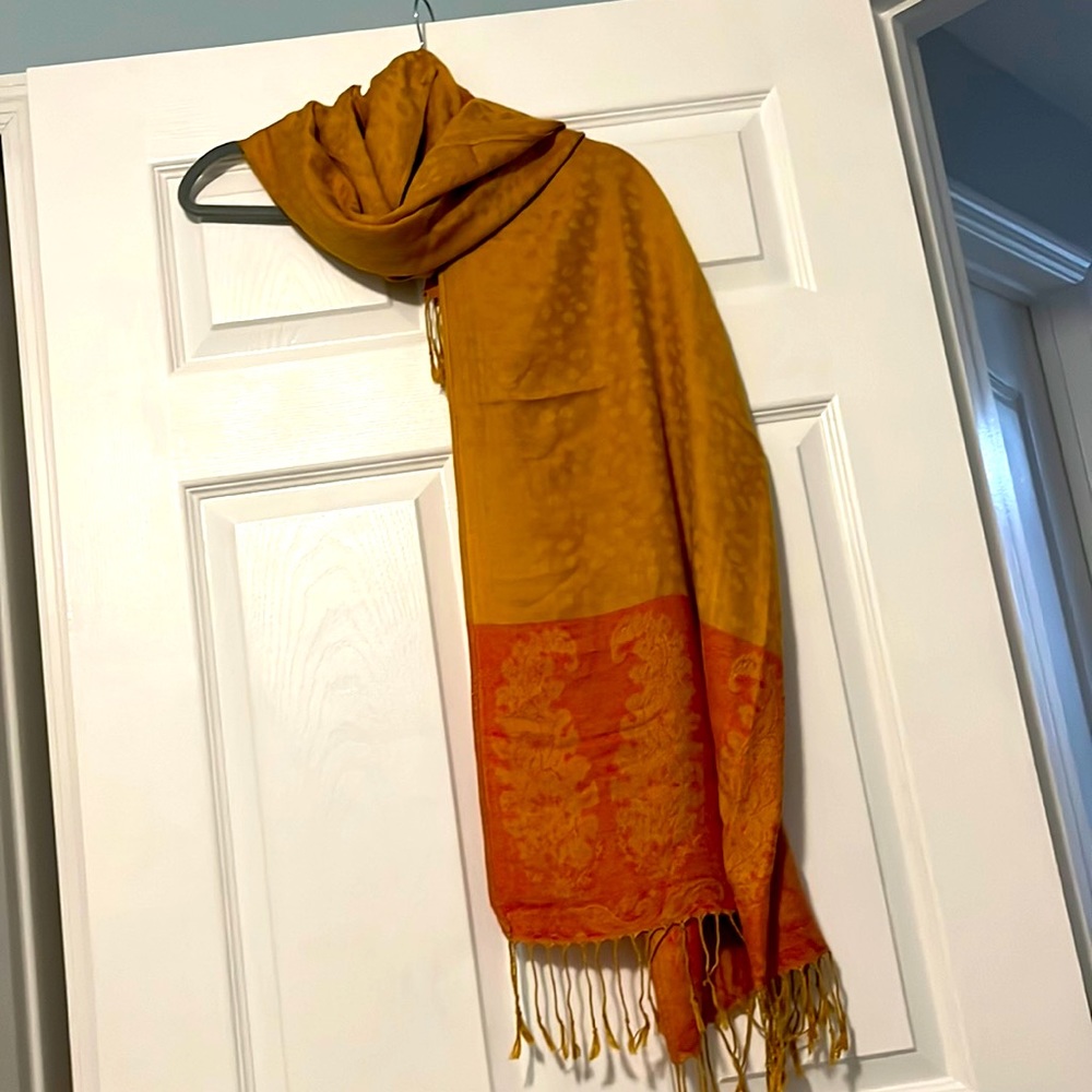 Elegant scarf for women